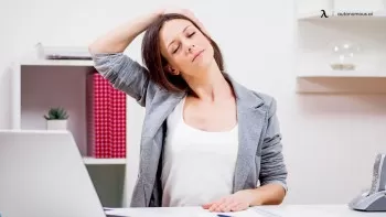 Đánh tan căng thẳng với các động tác giãn cơ ngay tại văn phòng