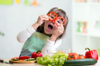 Chiến lược thông minh để trẻ em hứng thú với rau củ