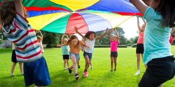 Tại sao nên cho trẻ tham gia trại hè?