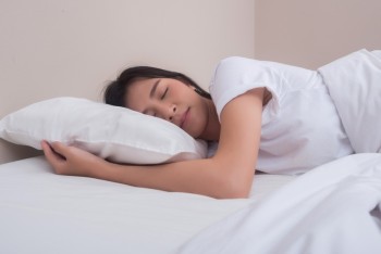 Thói quen ngủ này tăng 10% nguy cơ đột quỵ