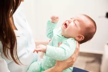 Trào ngược dạ dày ở trẻ sơ sinh: Những điều mẹ không thể bỏ qua!