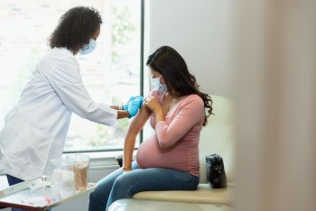 Vắc xin và thai kỳ: Lịch tiêm phòng cần thiết cho bà bầu