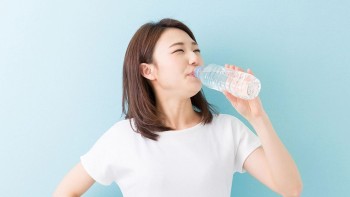Bí quyết gây tranh cãi của giới trẻ Hàn Quốc: Chỉ uống nước?