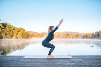 Cải thiện chuyện chăn gối bằng các động tác yoga