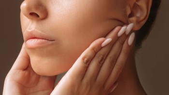 Hướng dẫn chi tiết tự massage giúp làm mịn da mặt