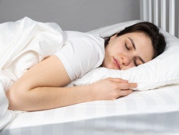 Nằm sấp khi ngủ: Liệu có gây hại cho sức khỏe?