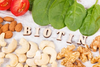 Biotin: Sự Thật Đằng Sau Danh Xưng "Thần Dược" Cho Tóc