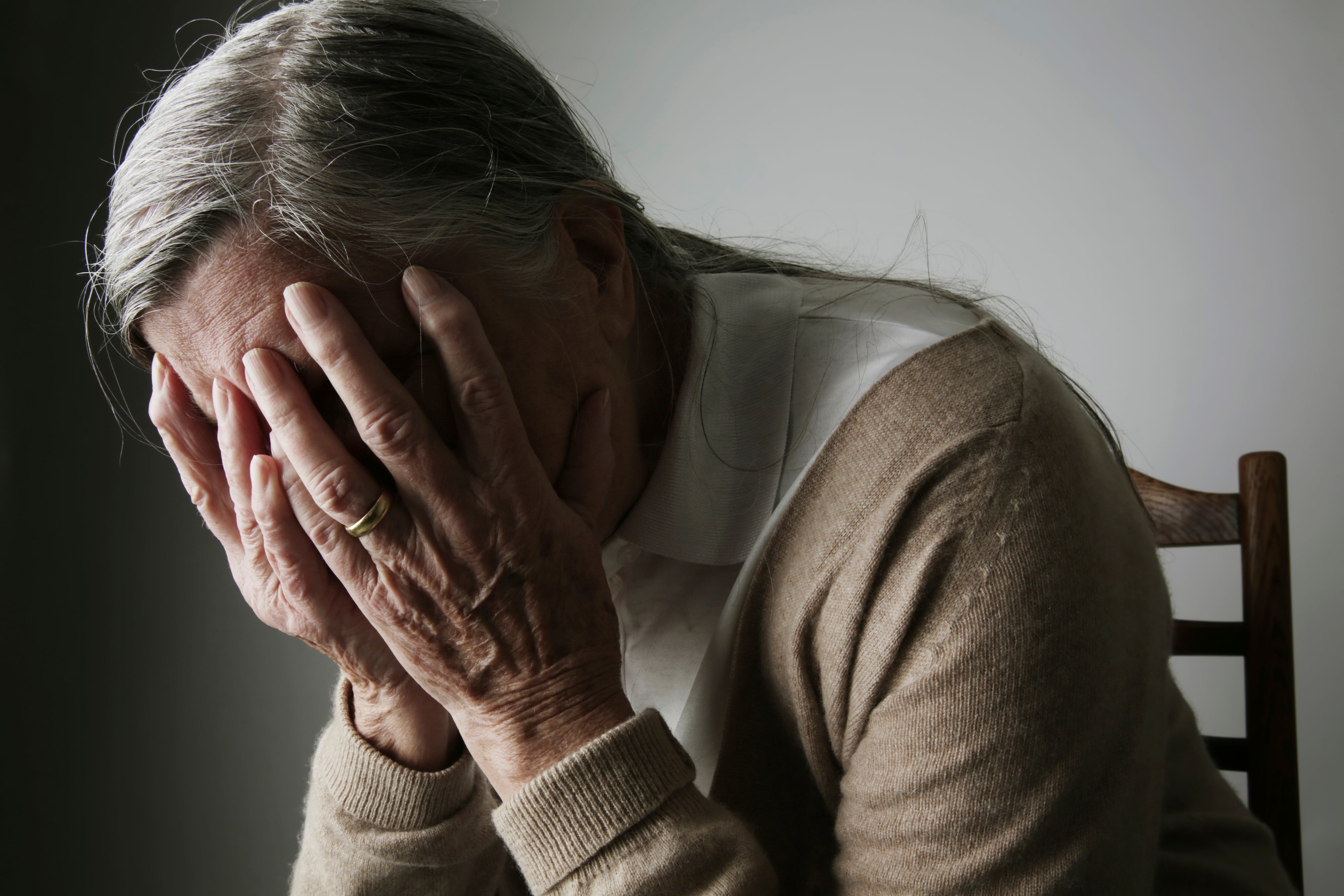 Người mắc bệnh Alzheimer có thể sống được bao lâu 1