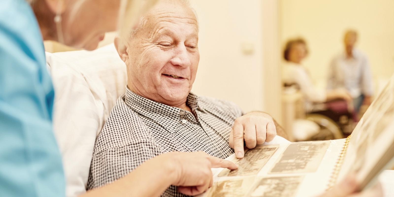 Người mắc bệnh Alzheimer có thể sống được bao lâu 3