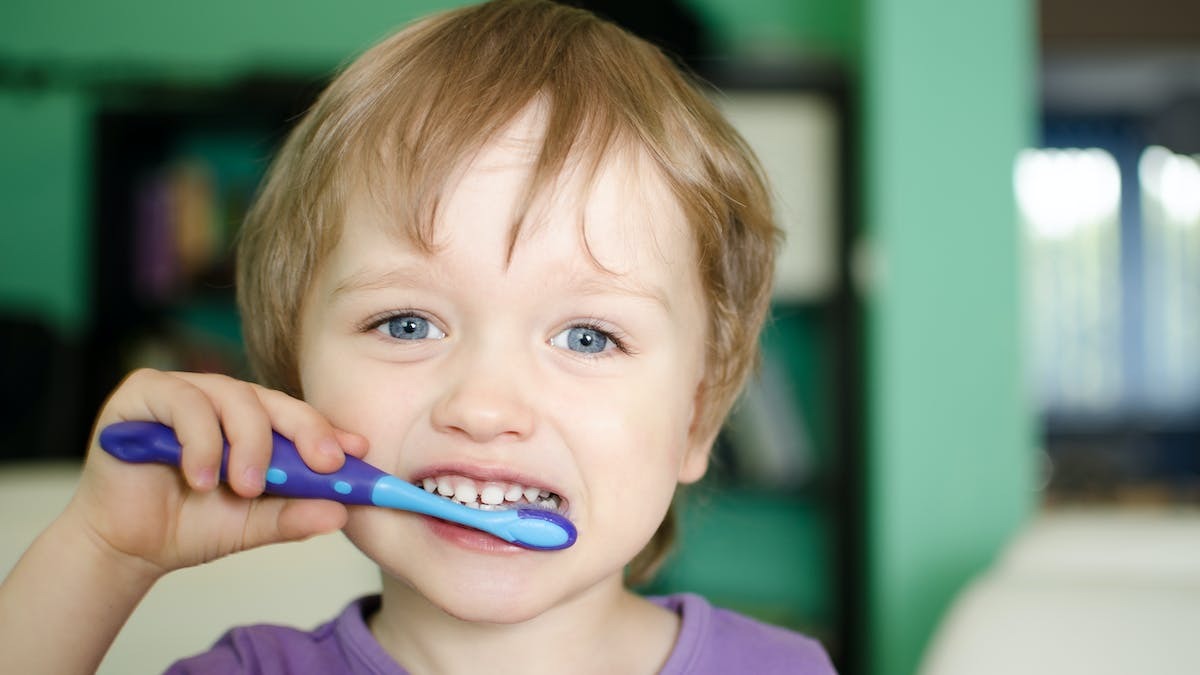 Cách trị tận gốc nguyên nhân gây sâu răng ở trẻ 3