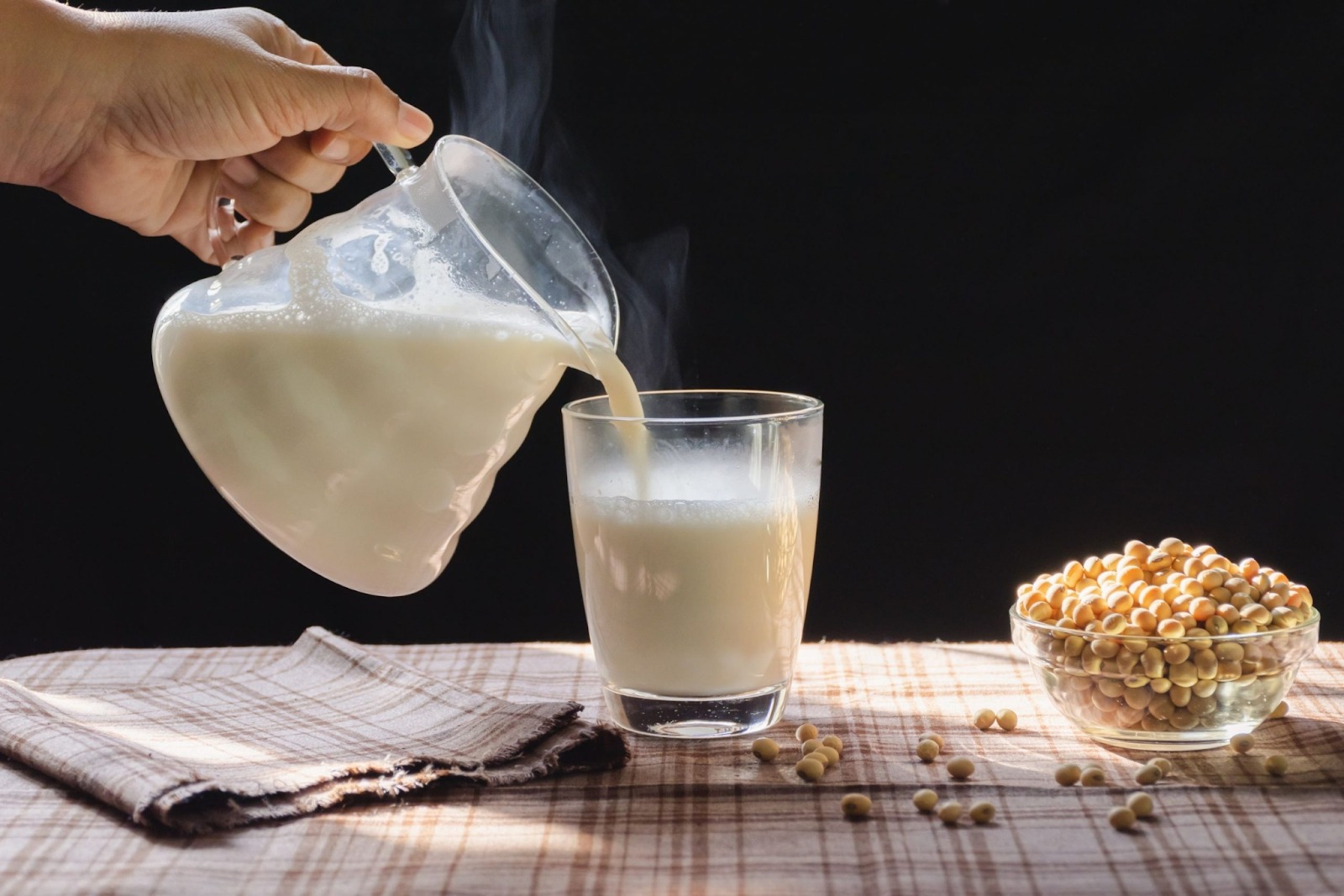 Uống sữa đậu nành giúp ‘tăng size vòng 1’ nhưng vẫn có đại kỵ cần lưu ý 3