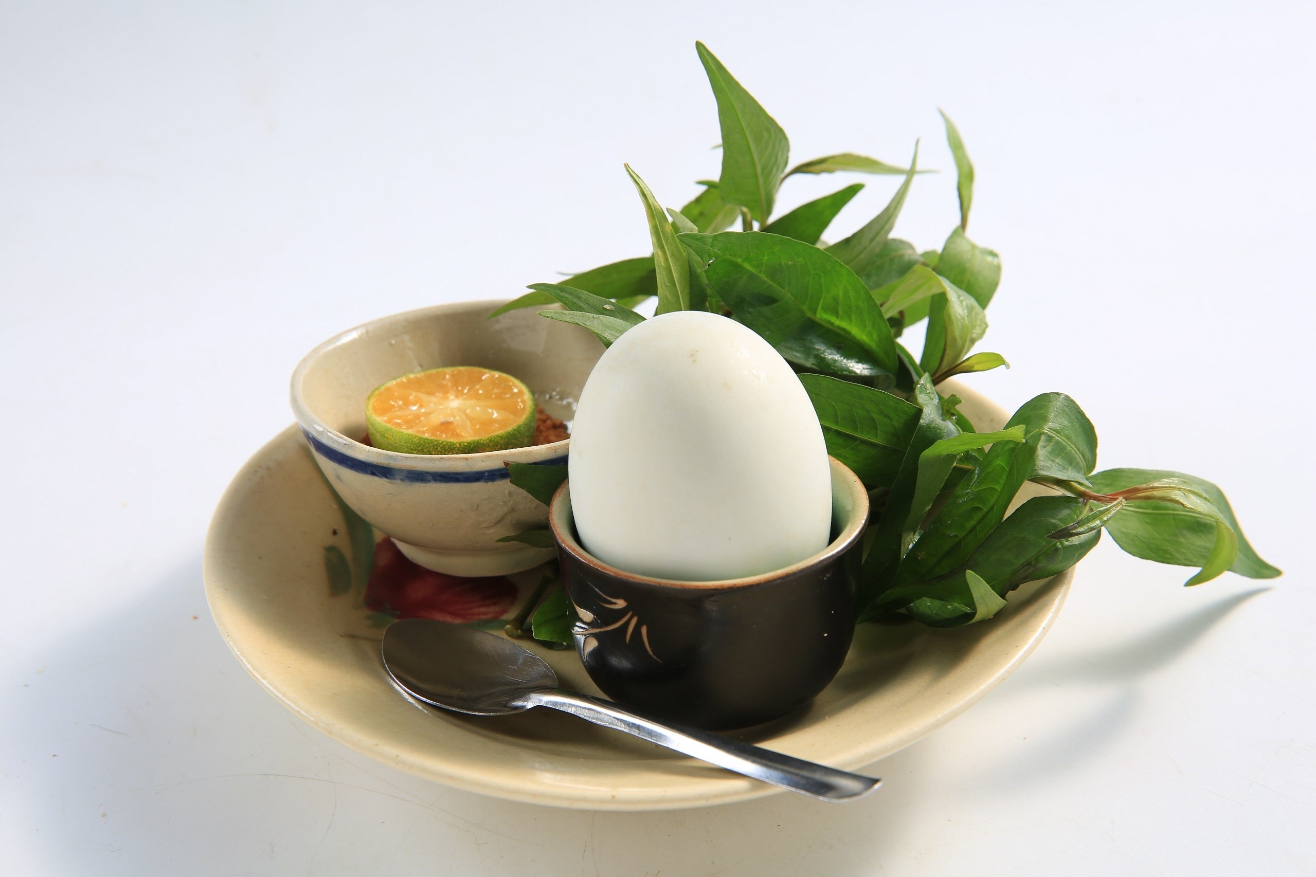 Nên ăn trứng vịt lộn vào buổi sáng hay buổi tối 1