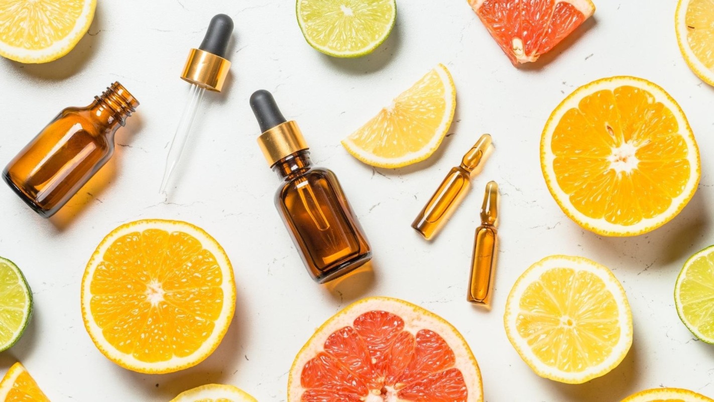 Da dầu mụn có nên dùng serum vitamin C không 3