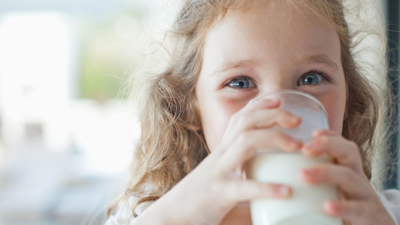 Có nên cho trẻ uống sữa trước khi ngủ 3
