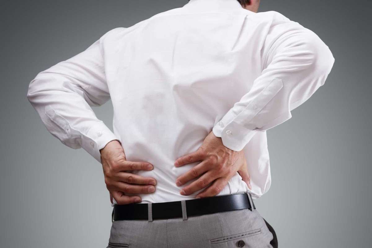 Phân biệt giữa triệu chứng đau thận và đau lưng 1