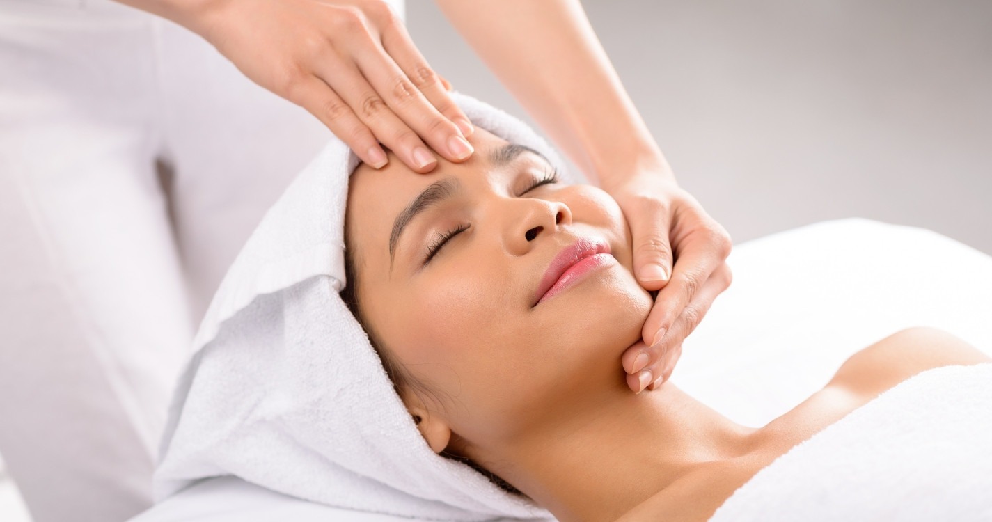 Hướng Dẫn Massage Mặt Nâng Cơ Tự Nhiên – Bí Quyết Làn Da Trẻ Trung Không Cần Phẫu Thuật