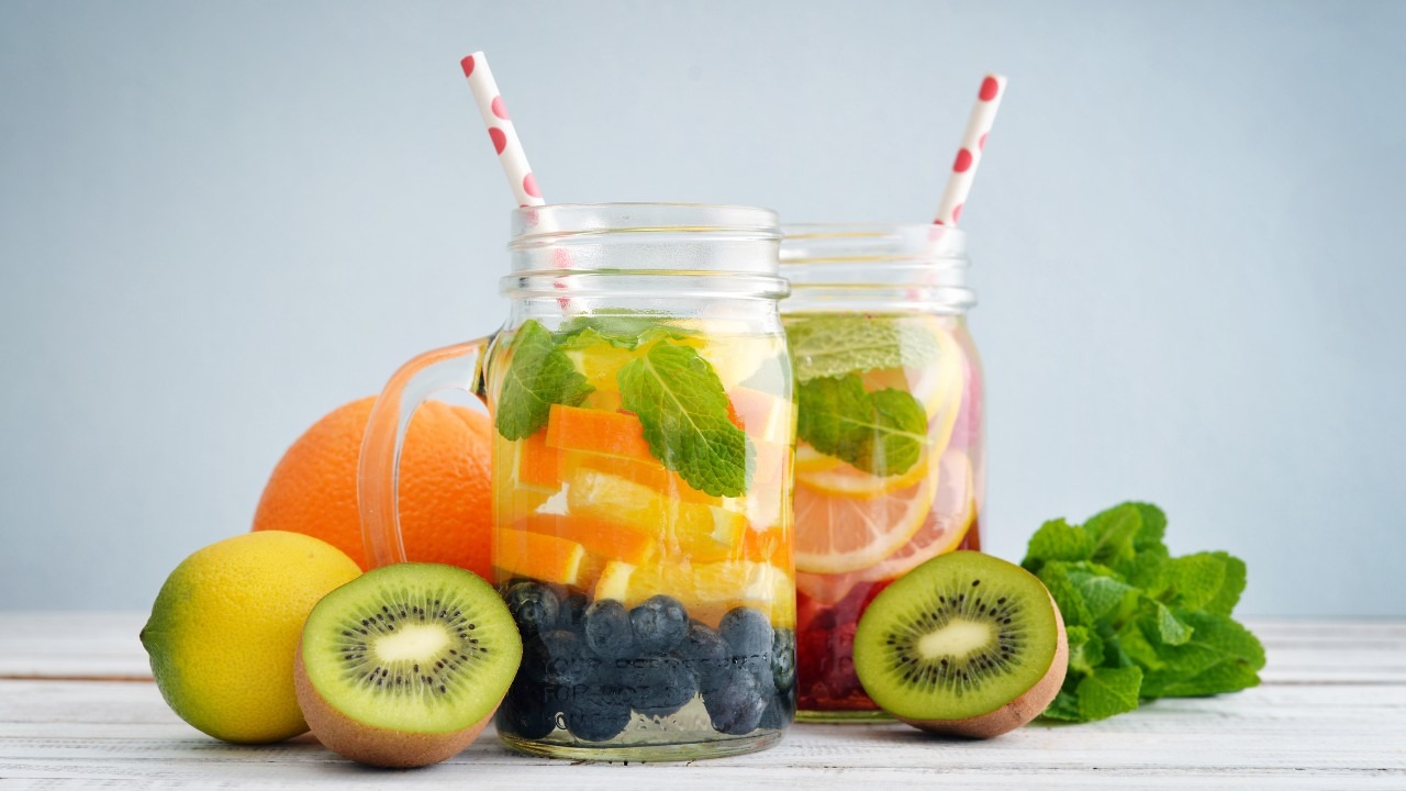 Lợi ích của việc uống nước detox mỗi sáng 1