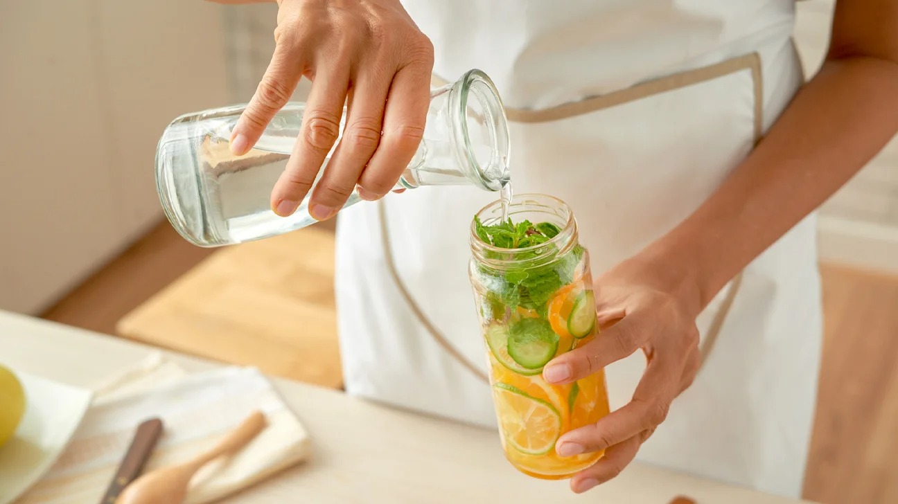 Lợi ích của việc uống nước detox mỗi sáng 3