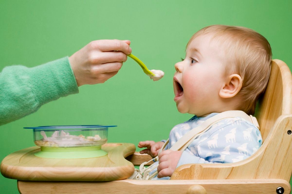 5 Sai Lầm Thường Gặp Khi Cho Bé Ăn Dặm – Cha Mẹ Nên Tránh