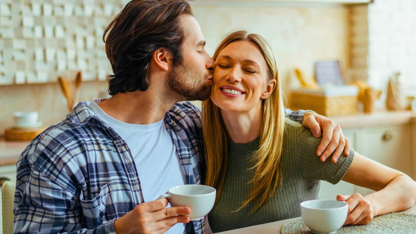 Sau 30 vẫn viên mãn: Bí quyết giữ lửa hôn nhân nhờ cân bằng hormone